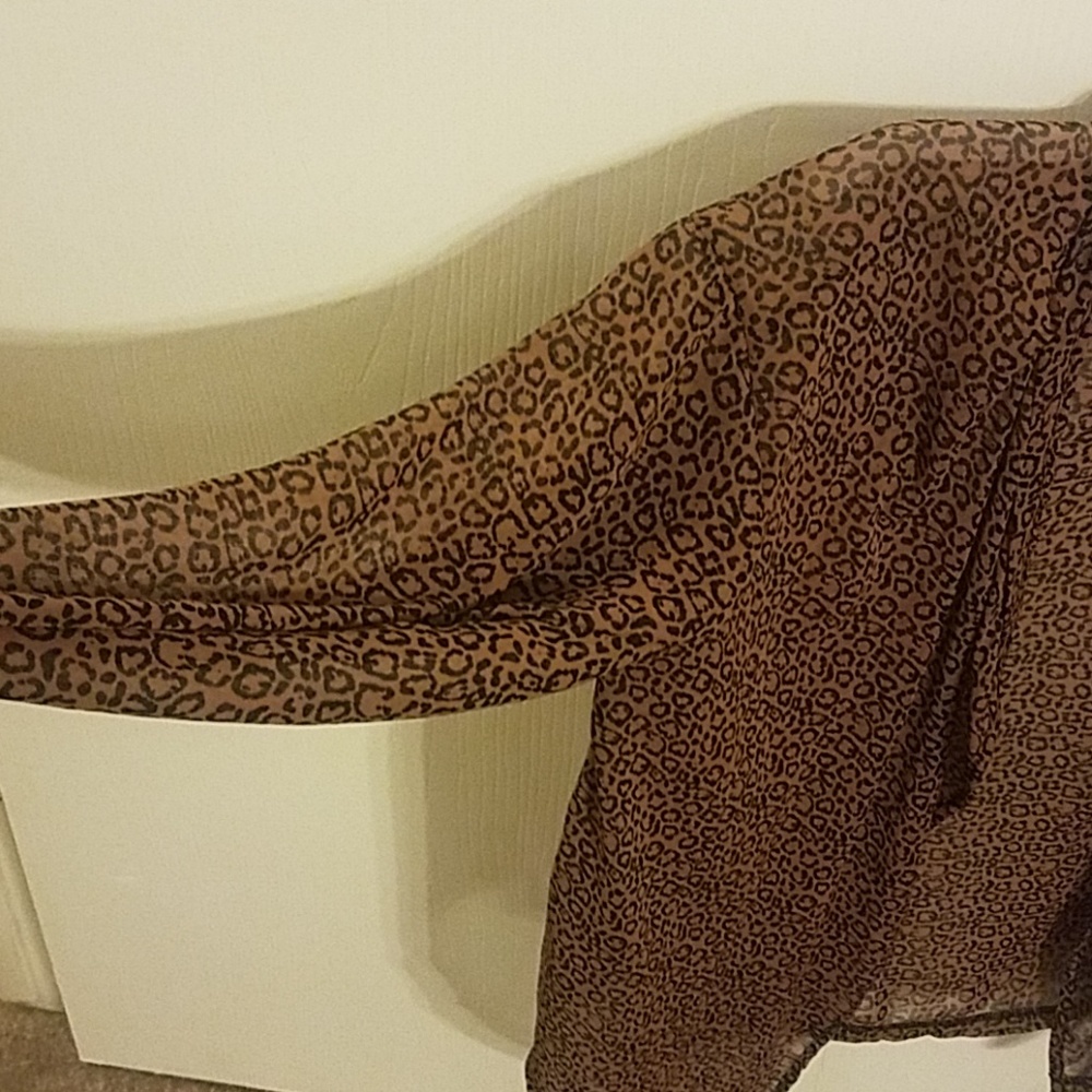 blouse - Picture 2 of 3